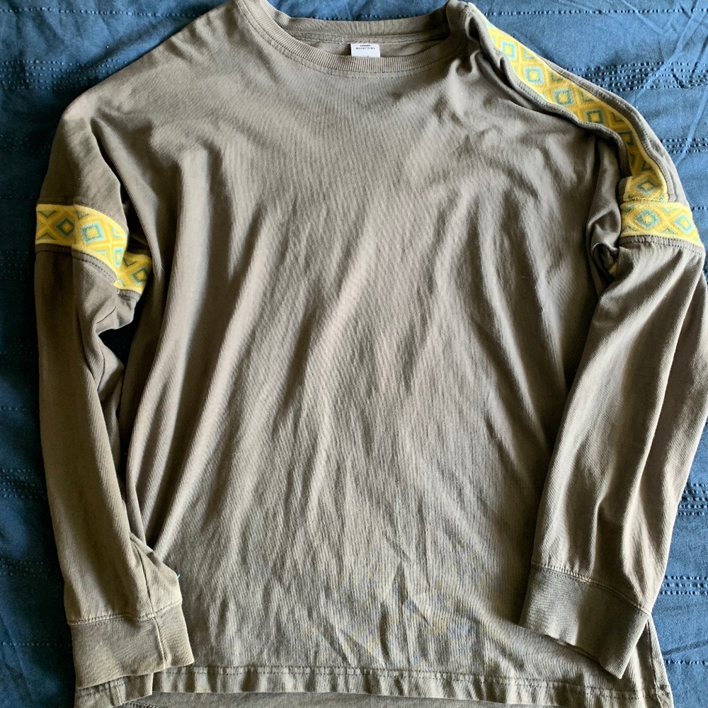 UO Large long sleeved shirt